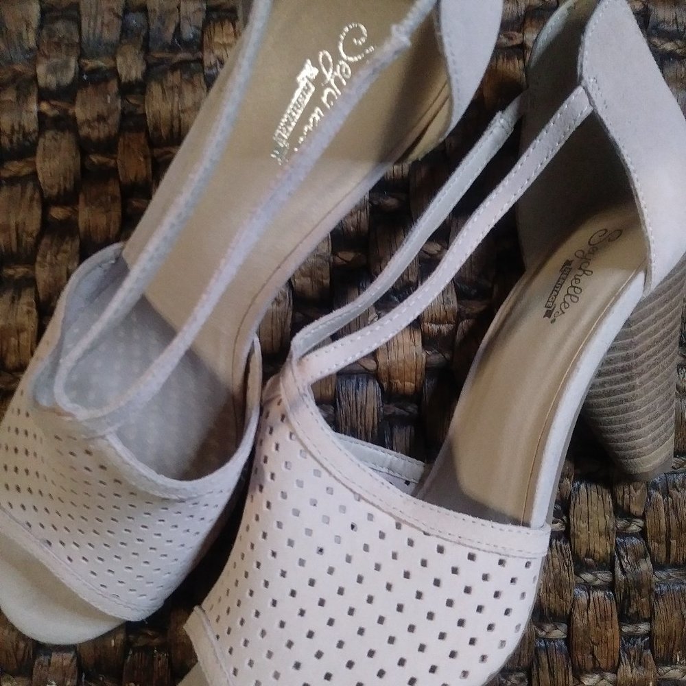 Seychelles NWOB Leather Sandals